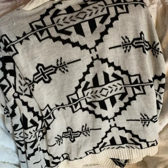 Aztec print cardigan ⭐️ - Picture 6 of 6